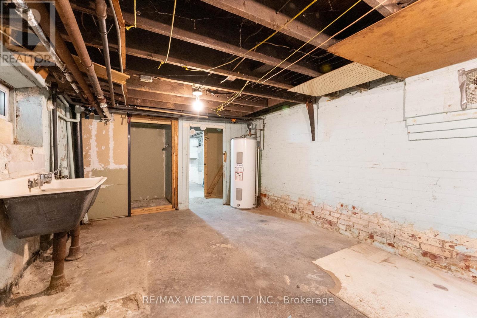 1311 King Street W Property Photo 43