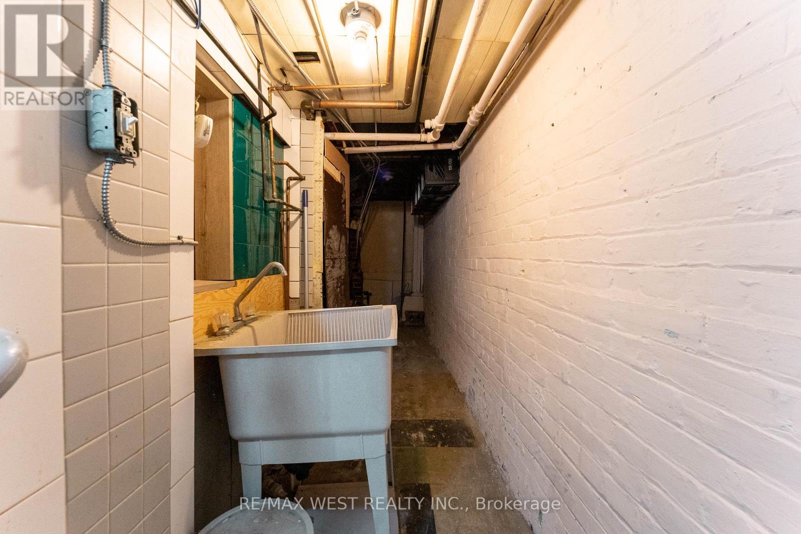 1311 King Street W Property Photo 45