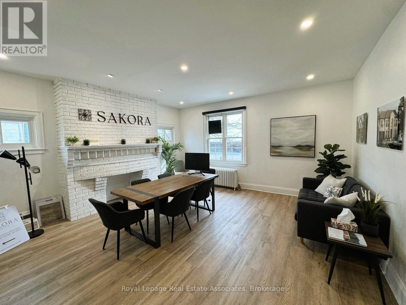 201+b - 94 Lakeshore Road E Property Photo 2