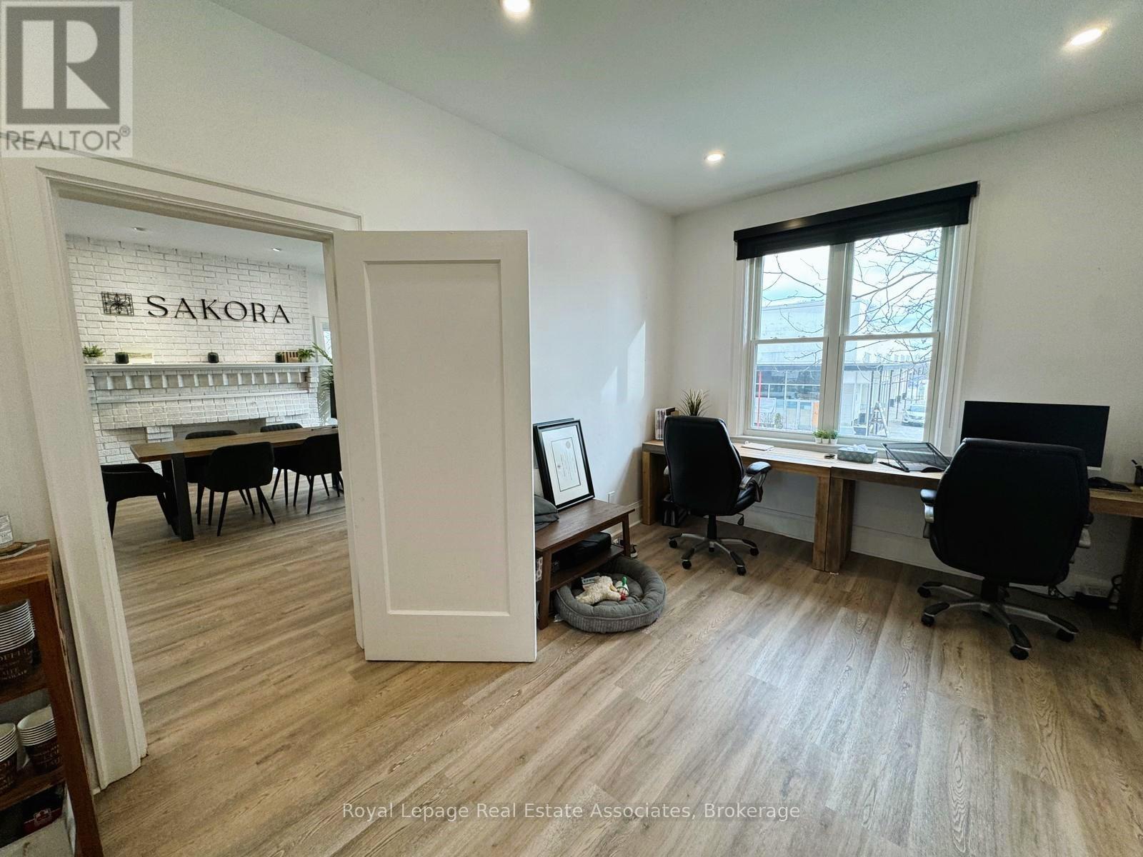 201+b - 94 Lakeshore Road E Property Photo 5