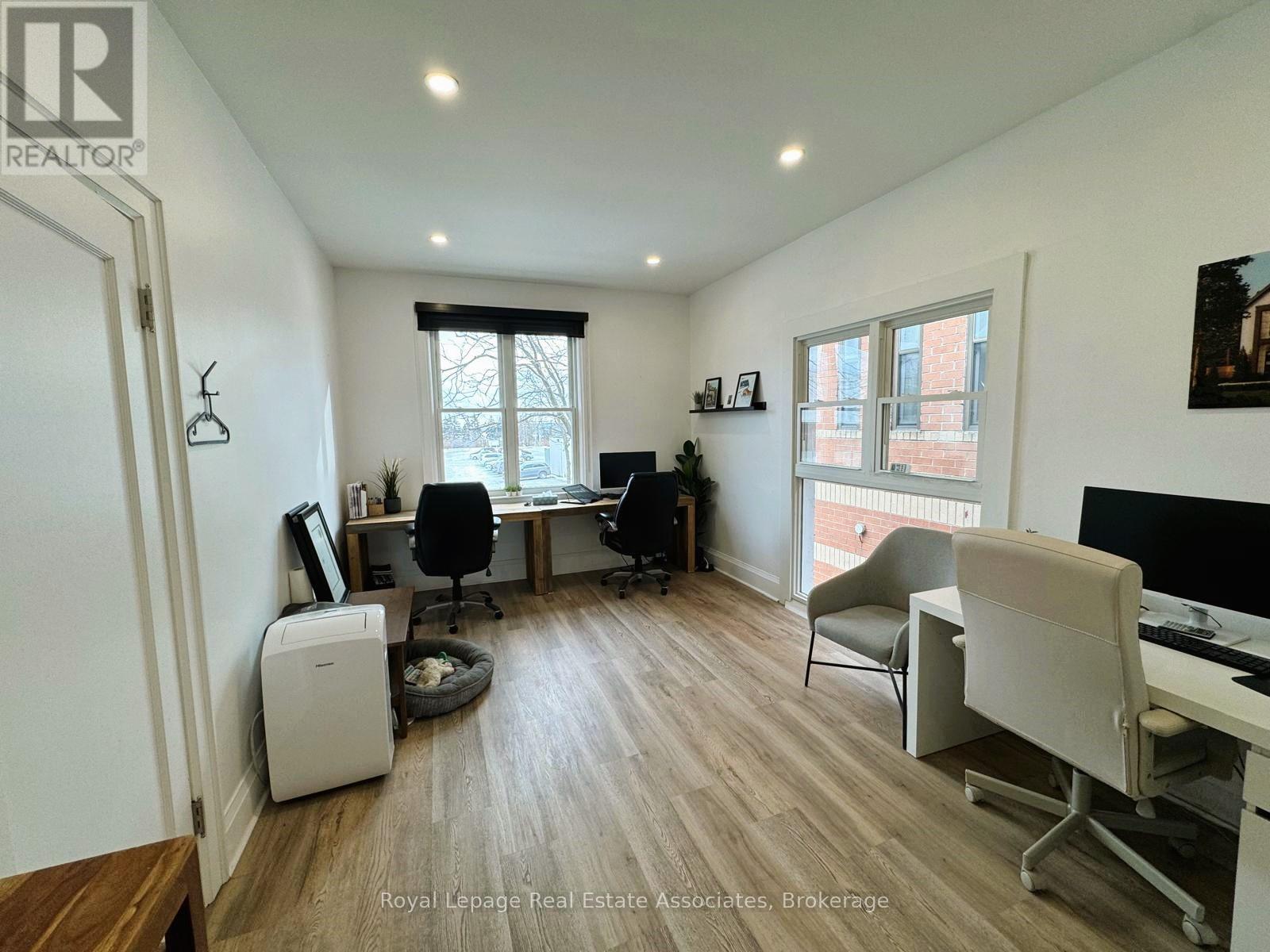 201+b - 94 Lakeshore Road E Property Photo 6