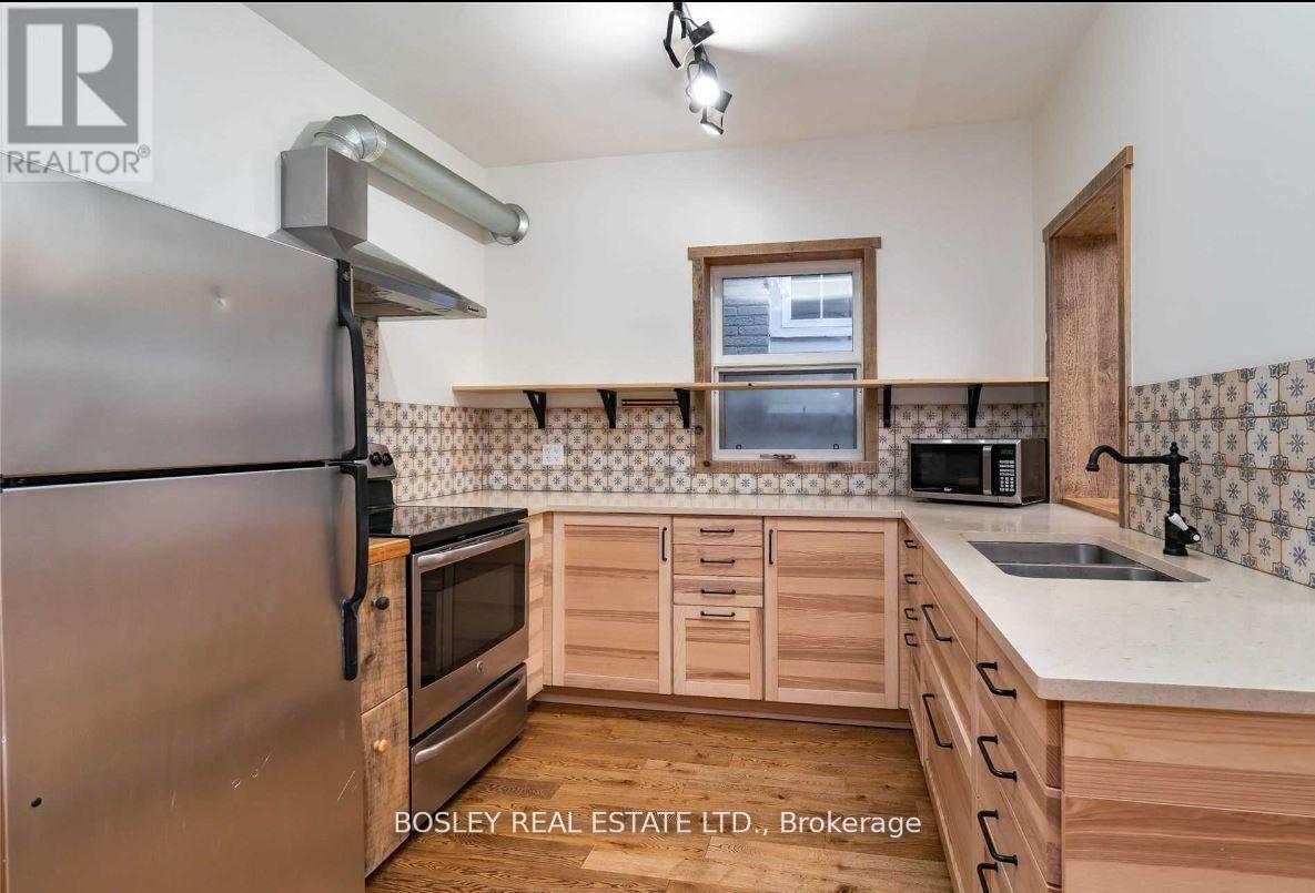 Upper - 2994 Dundas Street W Property Photo 7