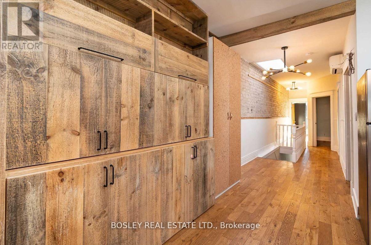 Upper - 2994 Dundas Street W Property Photo 10