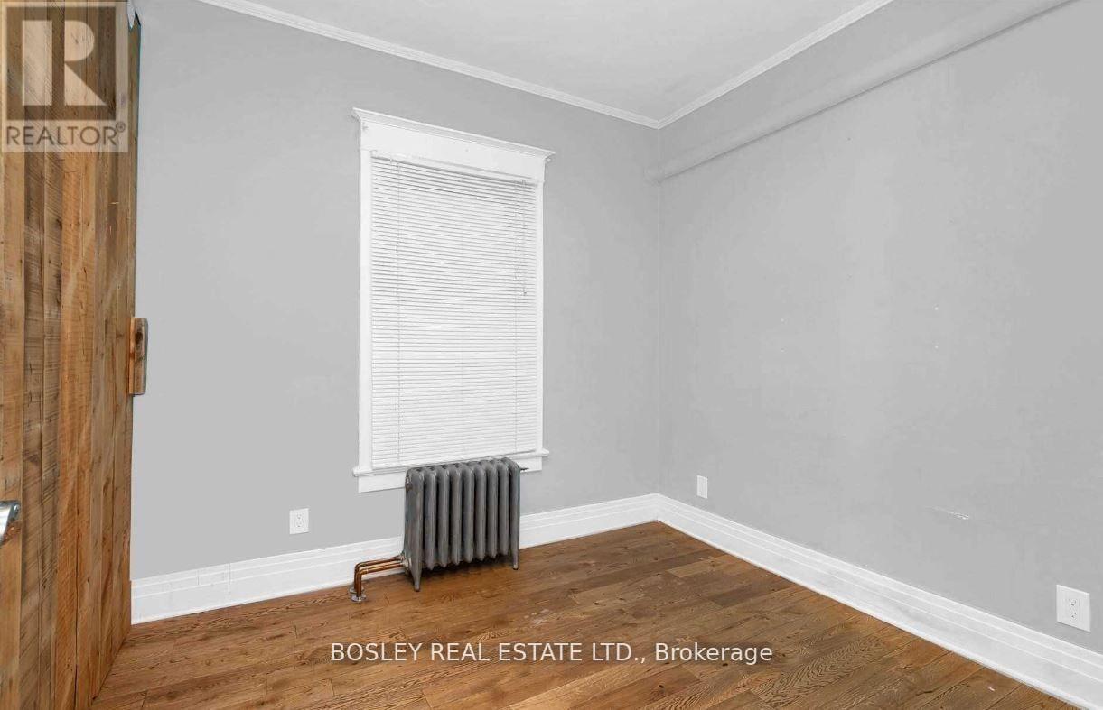 Upper - 2994 Dundas Street W Property Photo 16