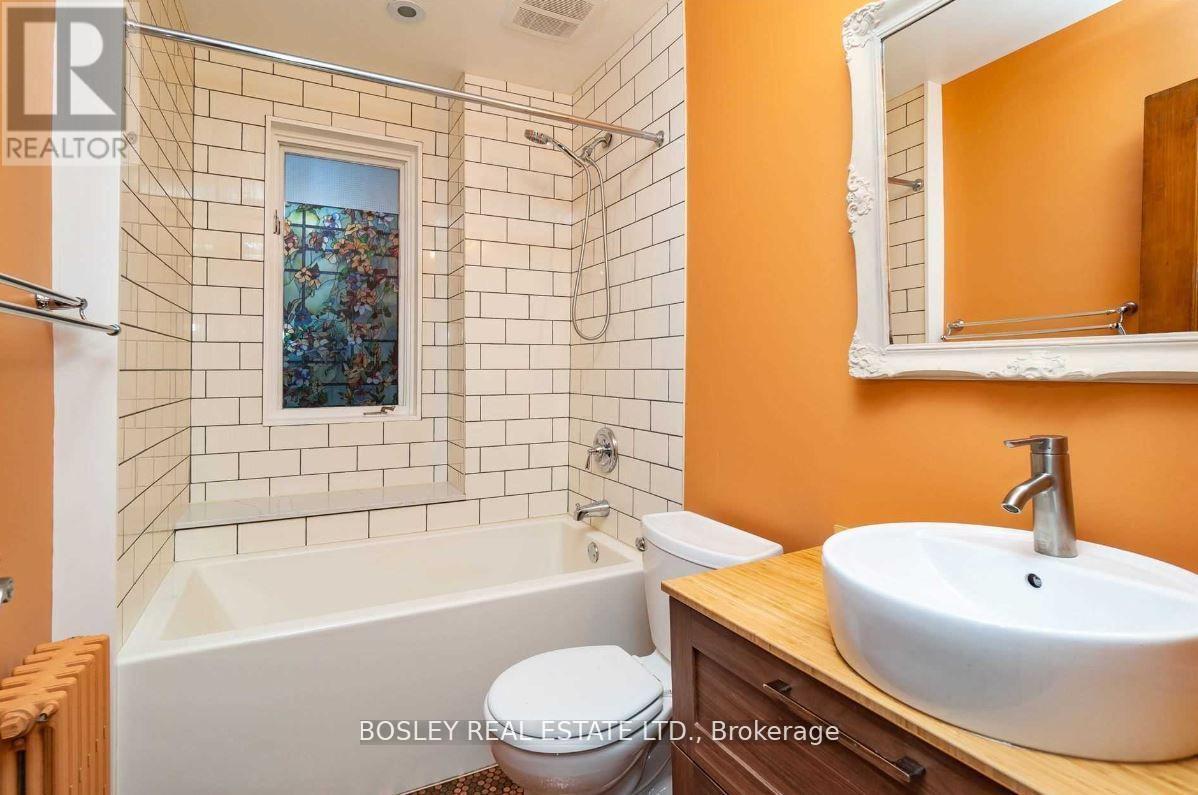 Upper - 2994 Dundas Street W Property Photo 17