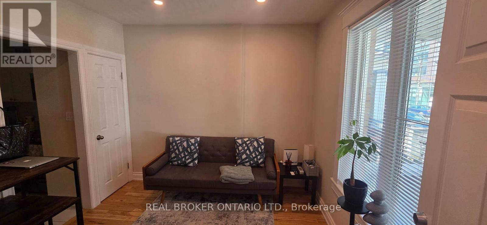 17 Howard Park Avenue Property Photo 4