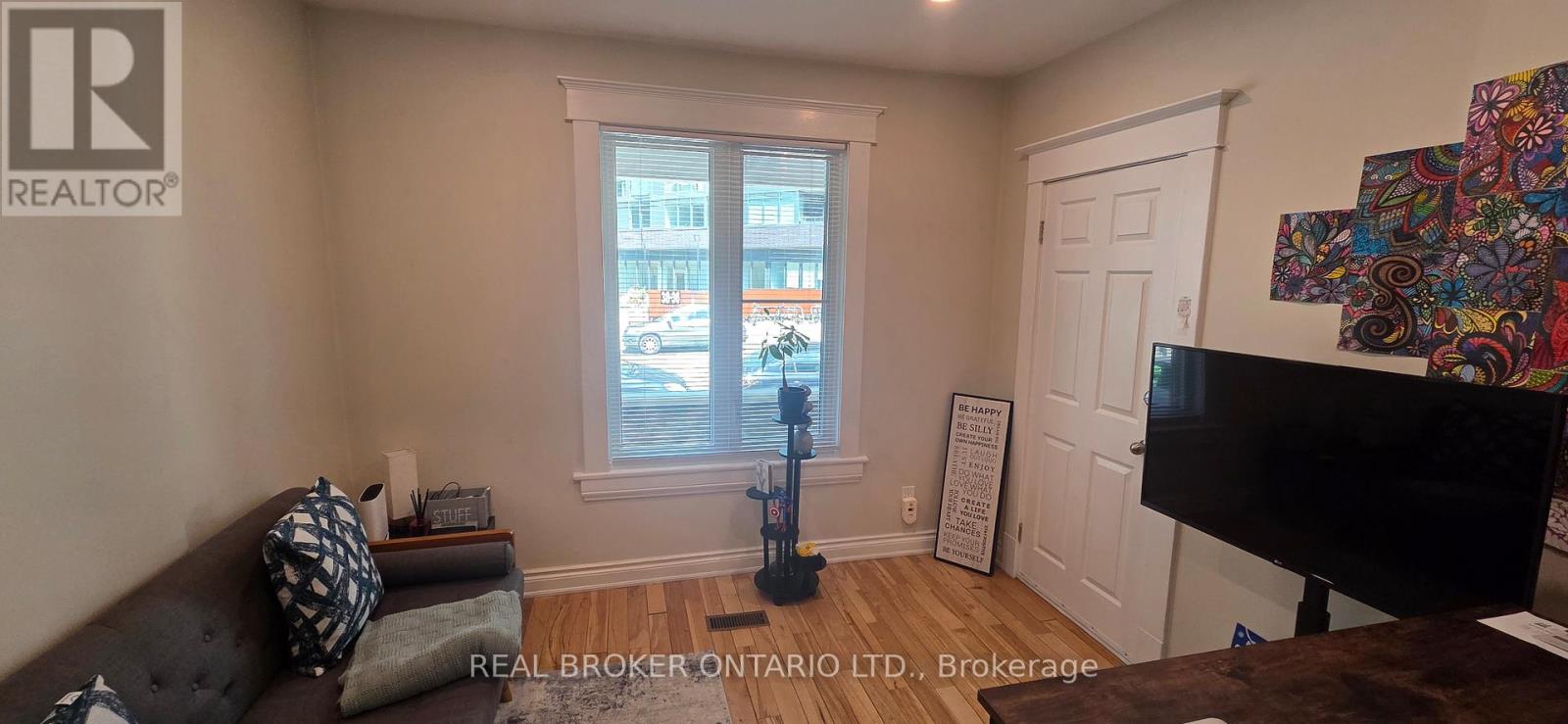 17 Howard Park Avenue Property Photo 5