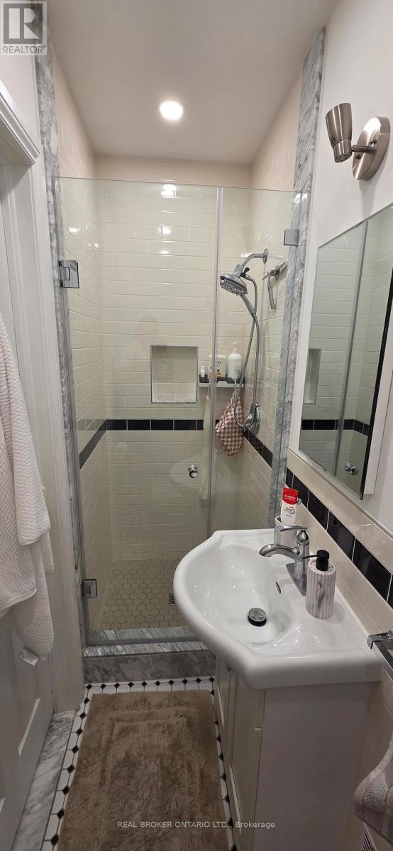 17 Howard Park Avenue Property Photo 8