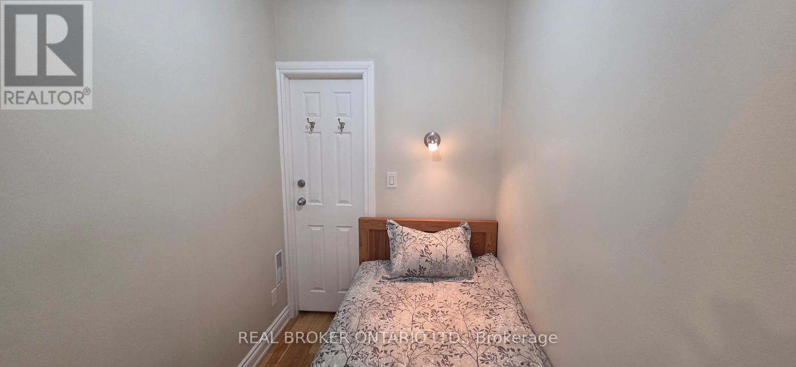 17 Howard Park Avenue Property Photo 13