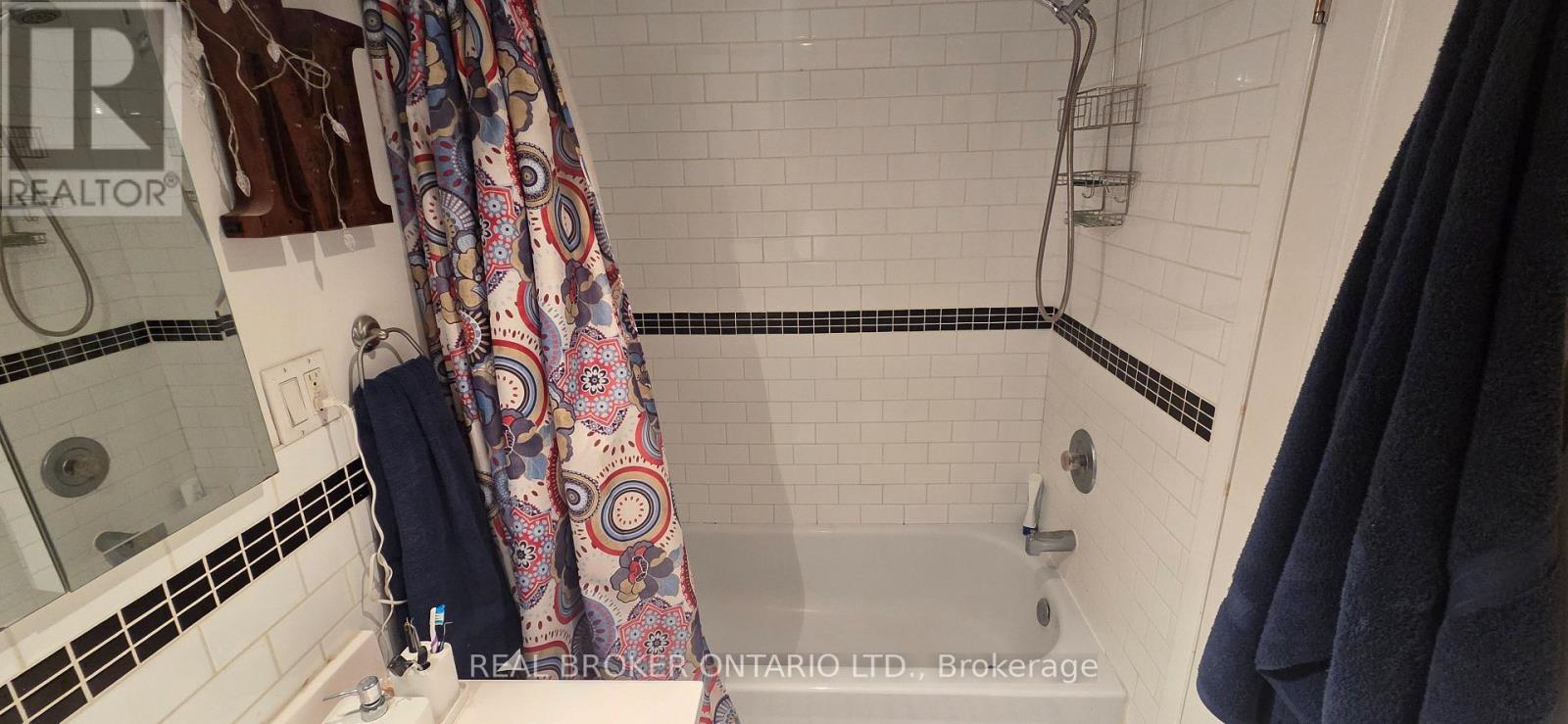 17 Howard Park Avenue Property Photo 15