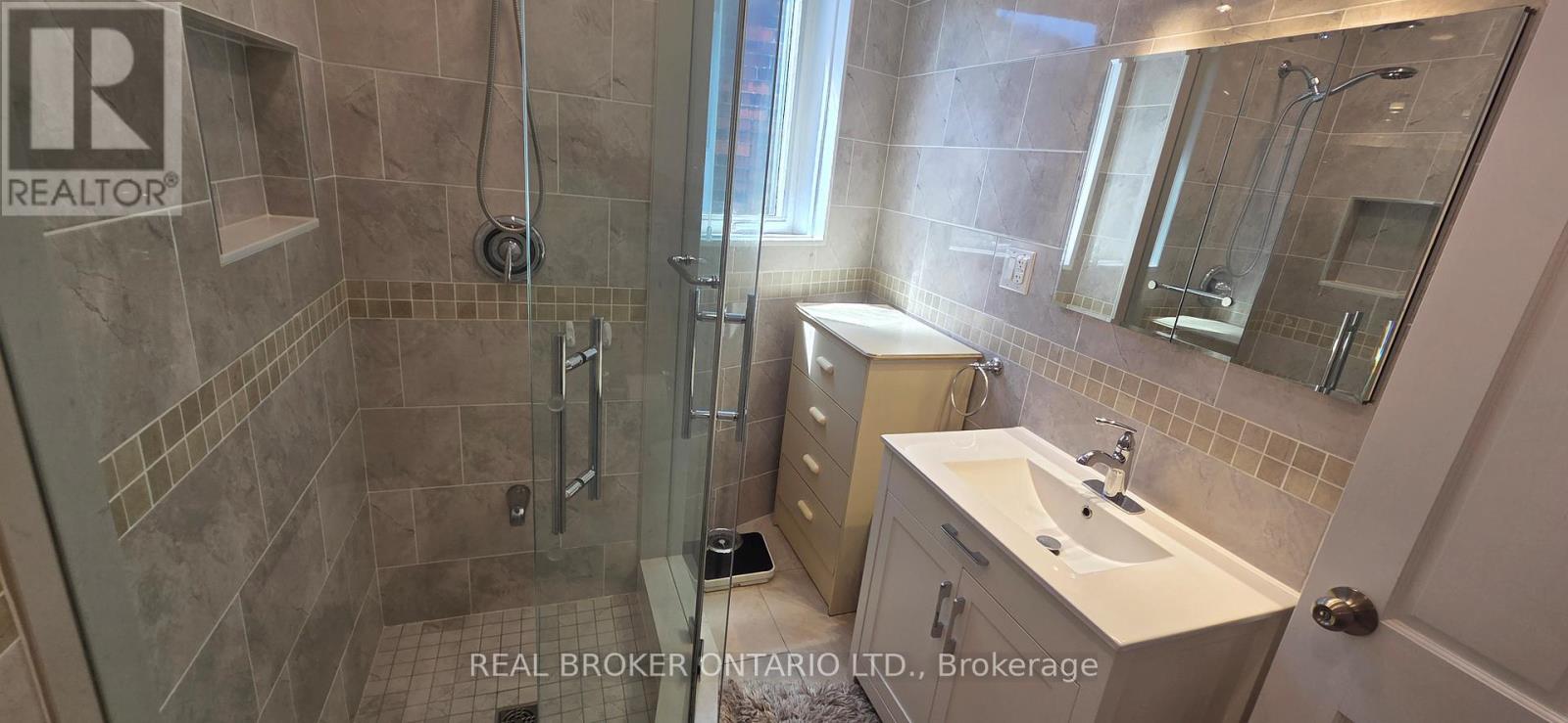 17 Howard Park Avenue Property Photo 19