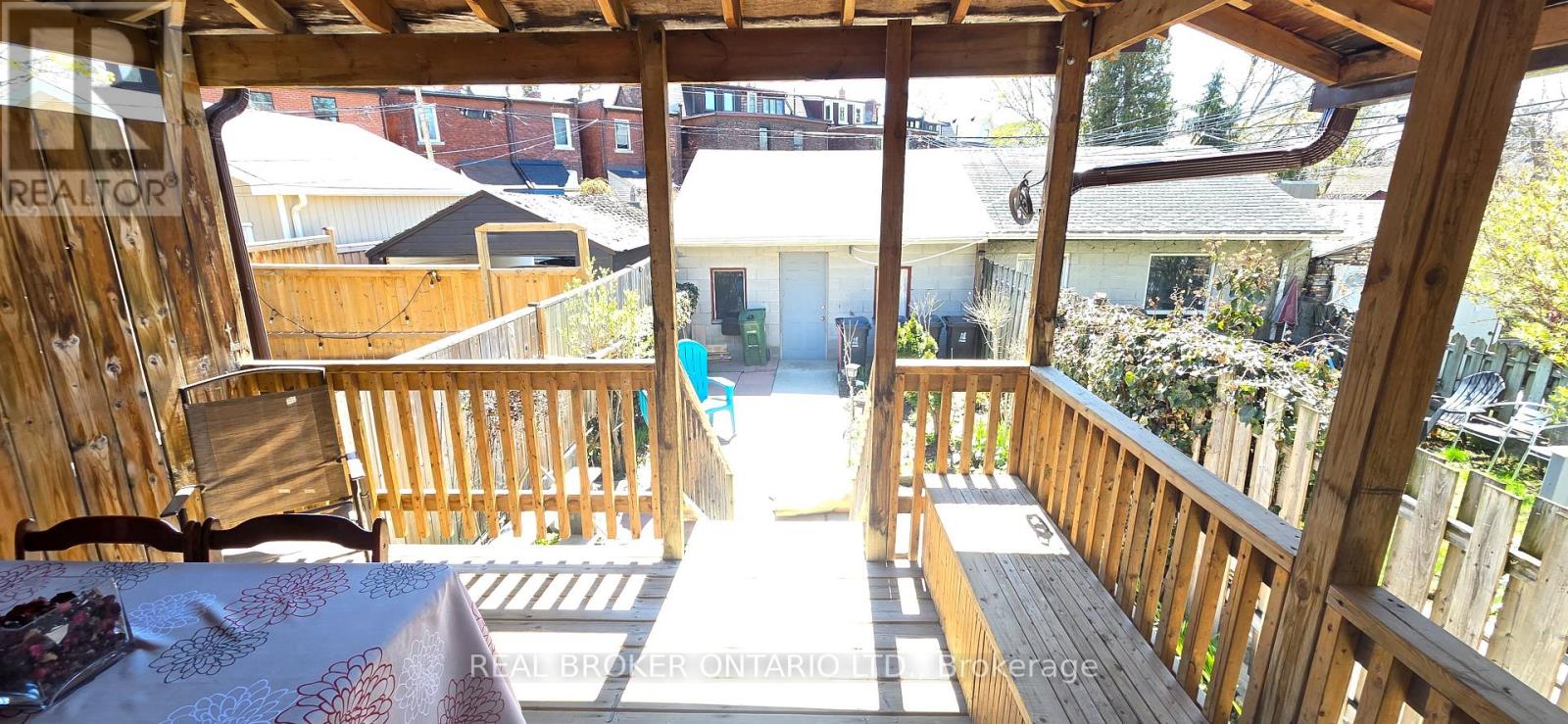 17 Howard Park Avenue Property Photo 24