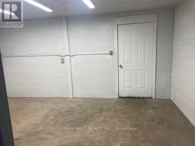 7-8 - 18 Melanie Drive Property Photo 4