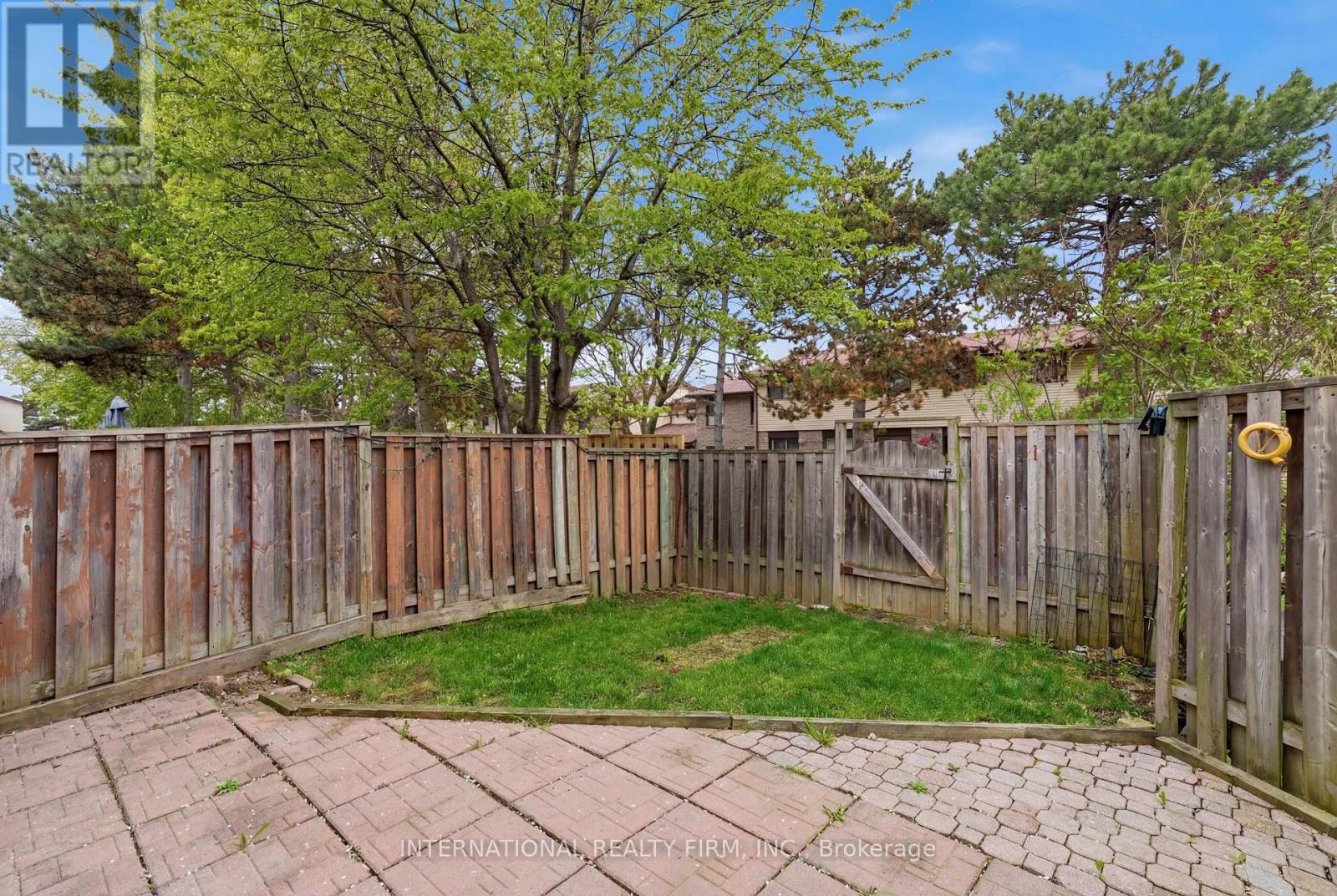 114 Foster Crescent Property Photo 18