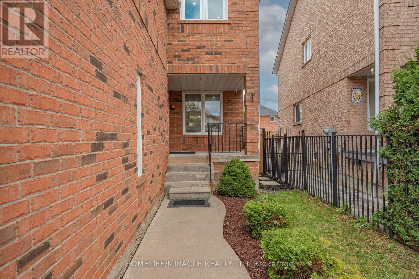 5342 Crane Court Property Photo 5