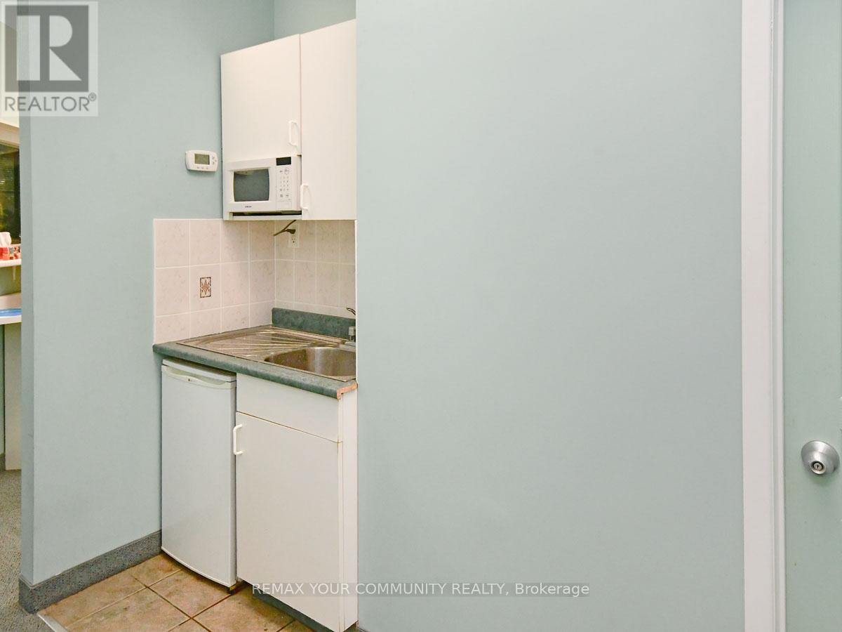 3 - 800 Petrolia Road Property Photo 13