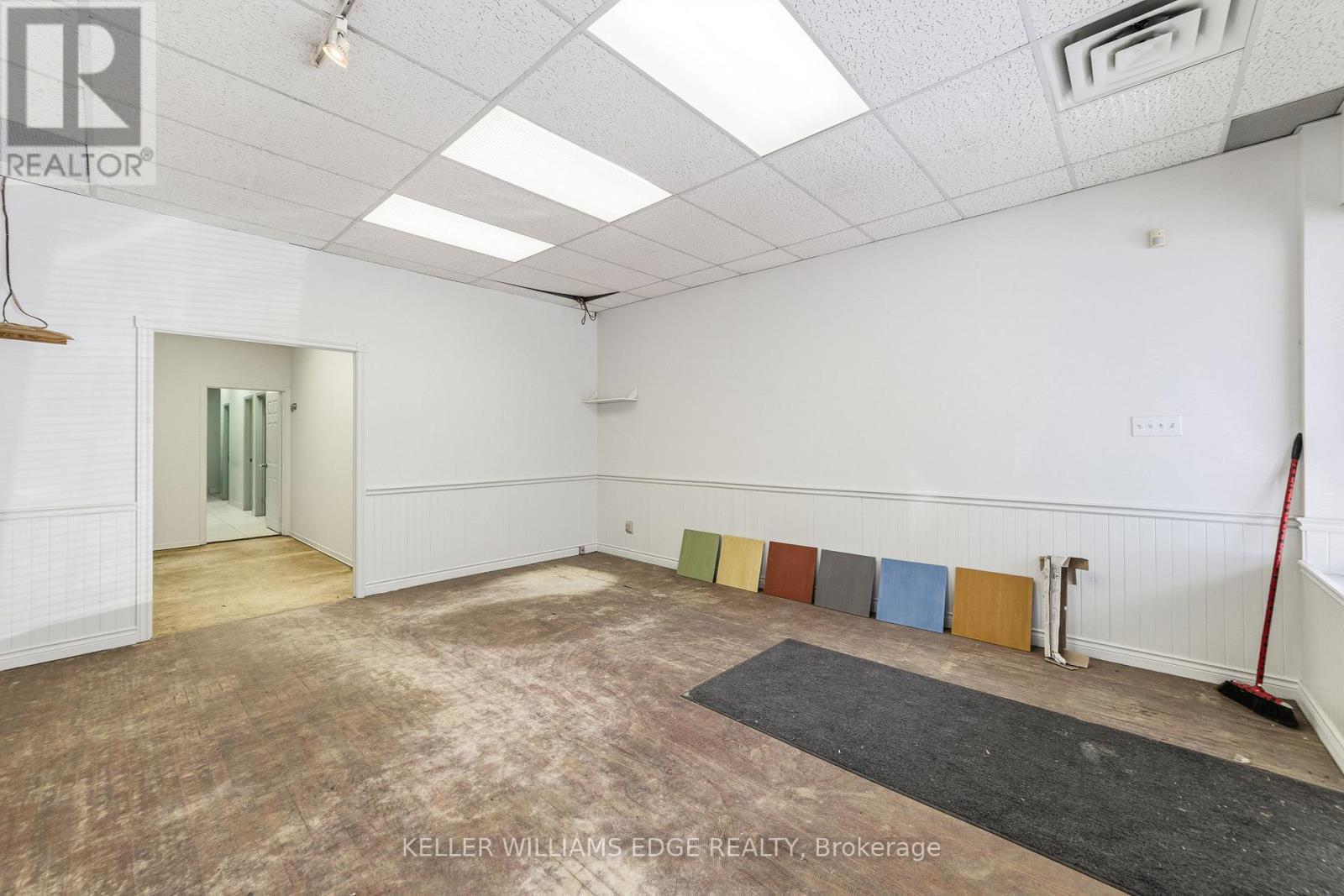 4136 Dundas Street W Property Photo 3