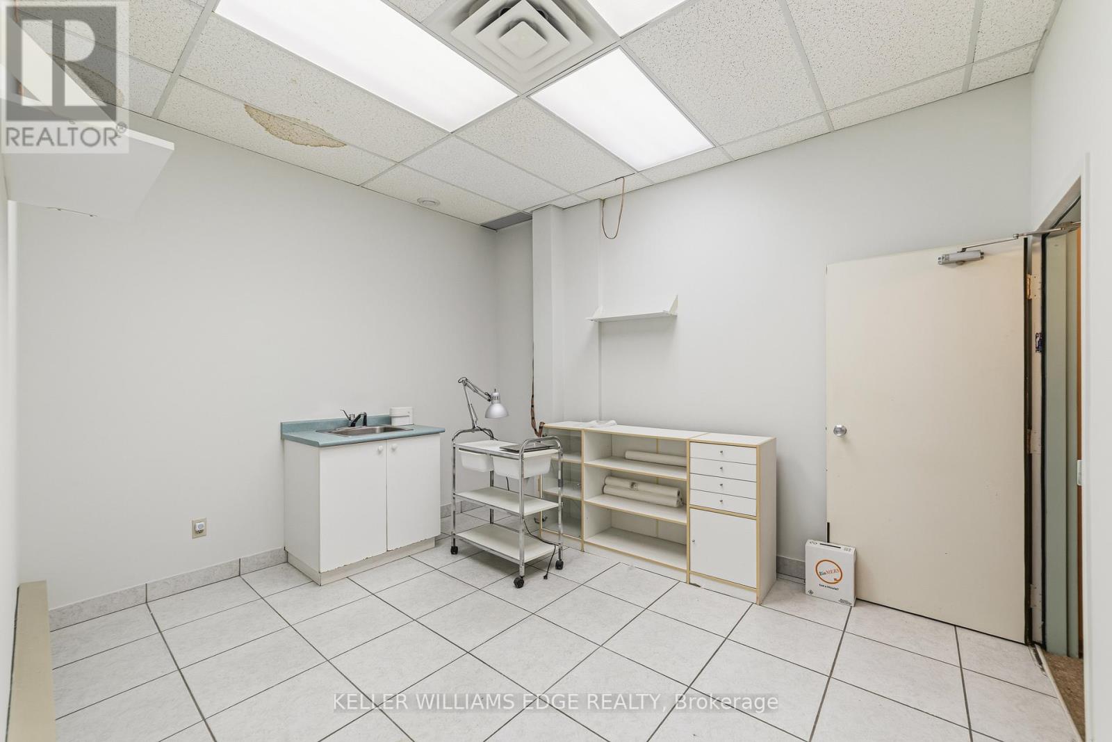 4136 Dundas Street W Property Photo 5