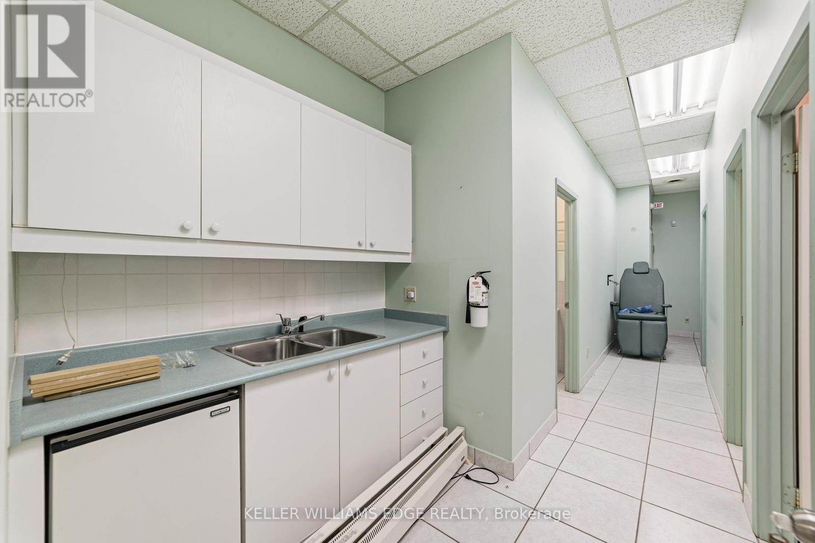 4136 Dundas Street W Property Photo 8