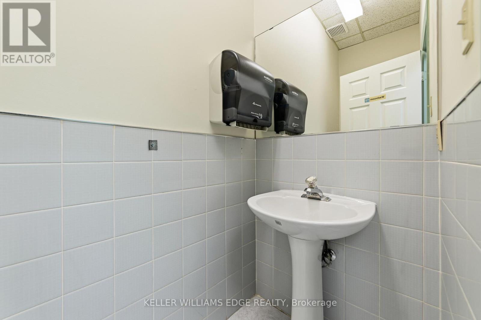 4136 Dundas Street W Property Photo 11