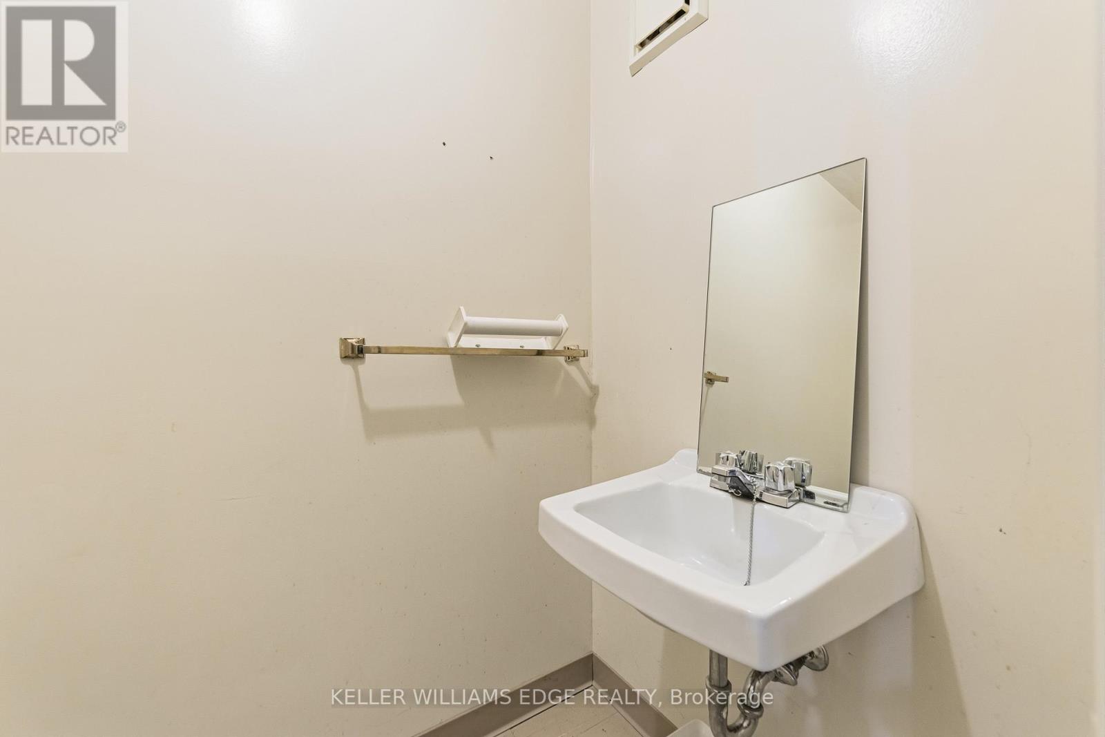 4136 Dundas Street W Property Photo 16