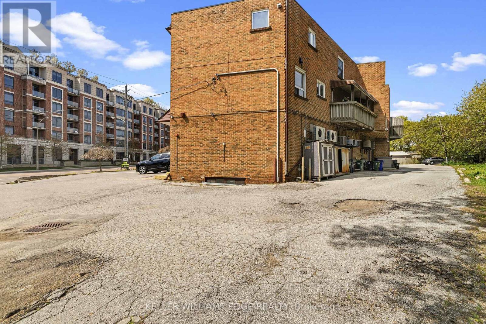 4136 Dundas Street W Property Photo 20