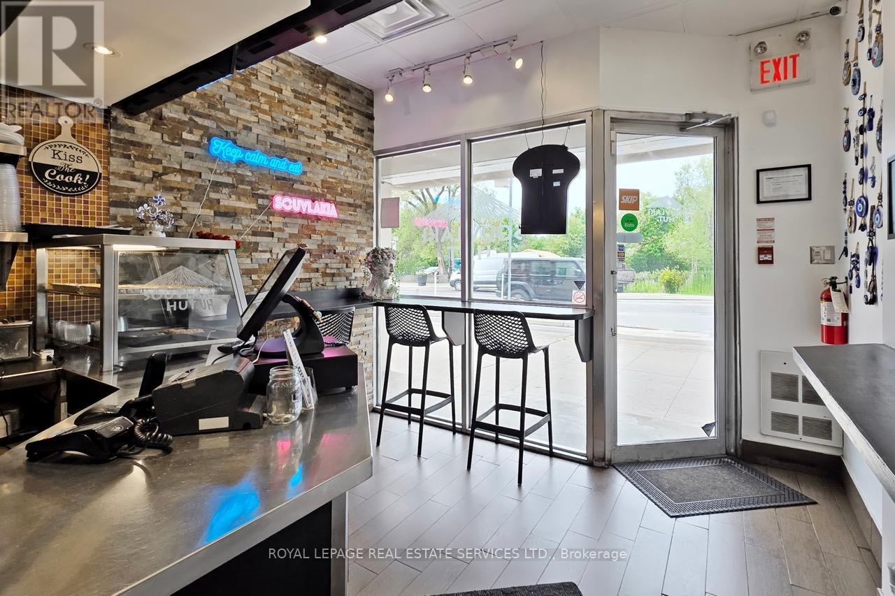 2184 Bloor Street W Property Photo 4