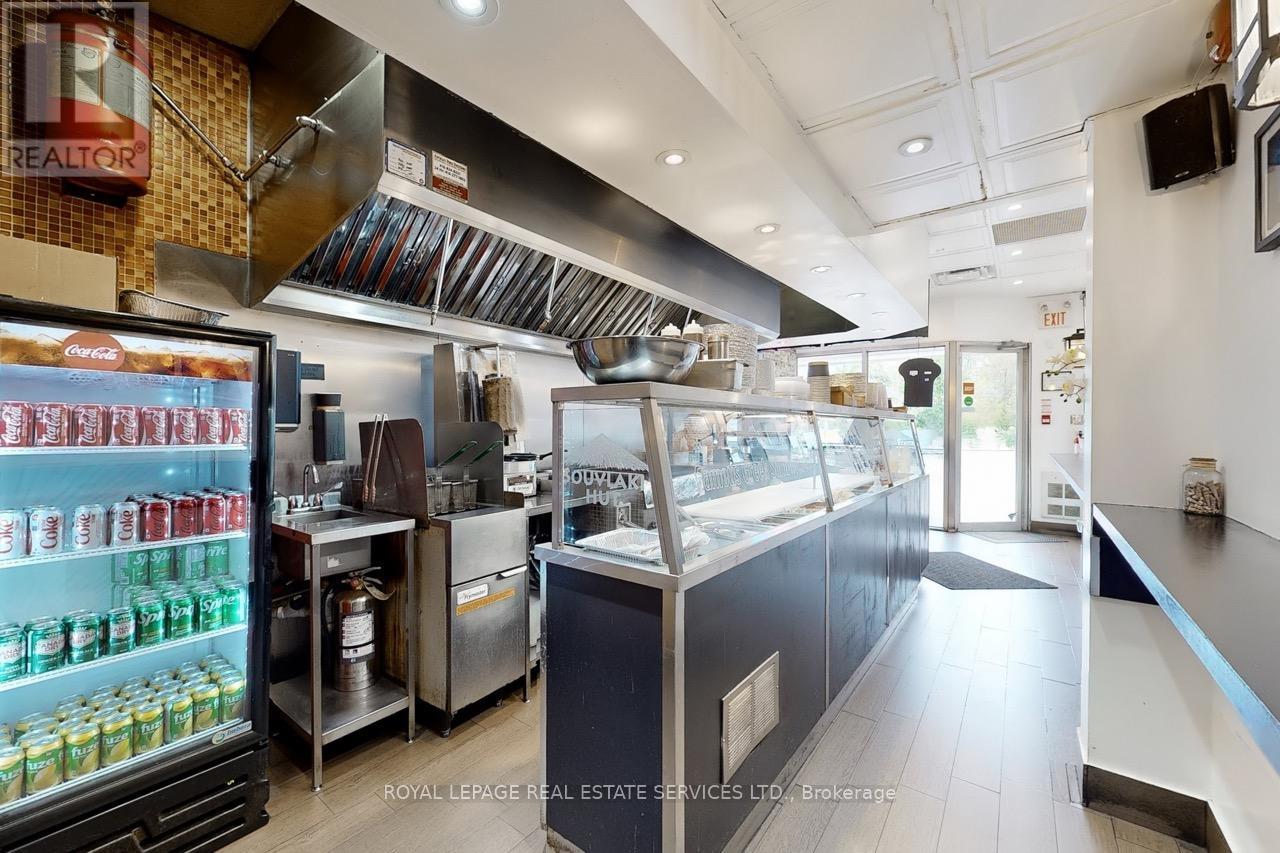 2184 Bloor Street W Property Photo 8