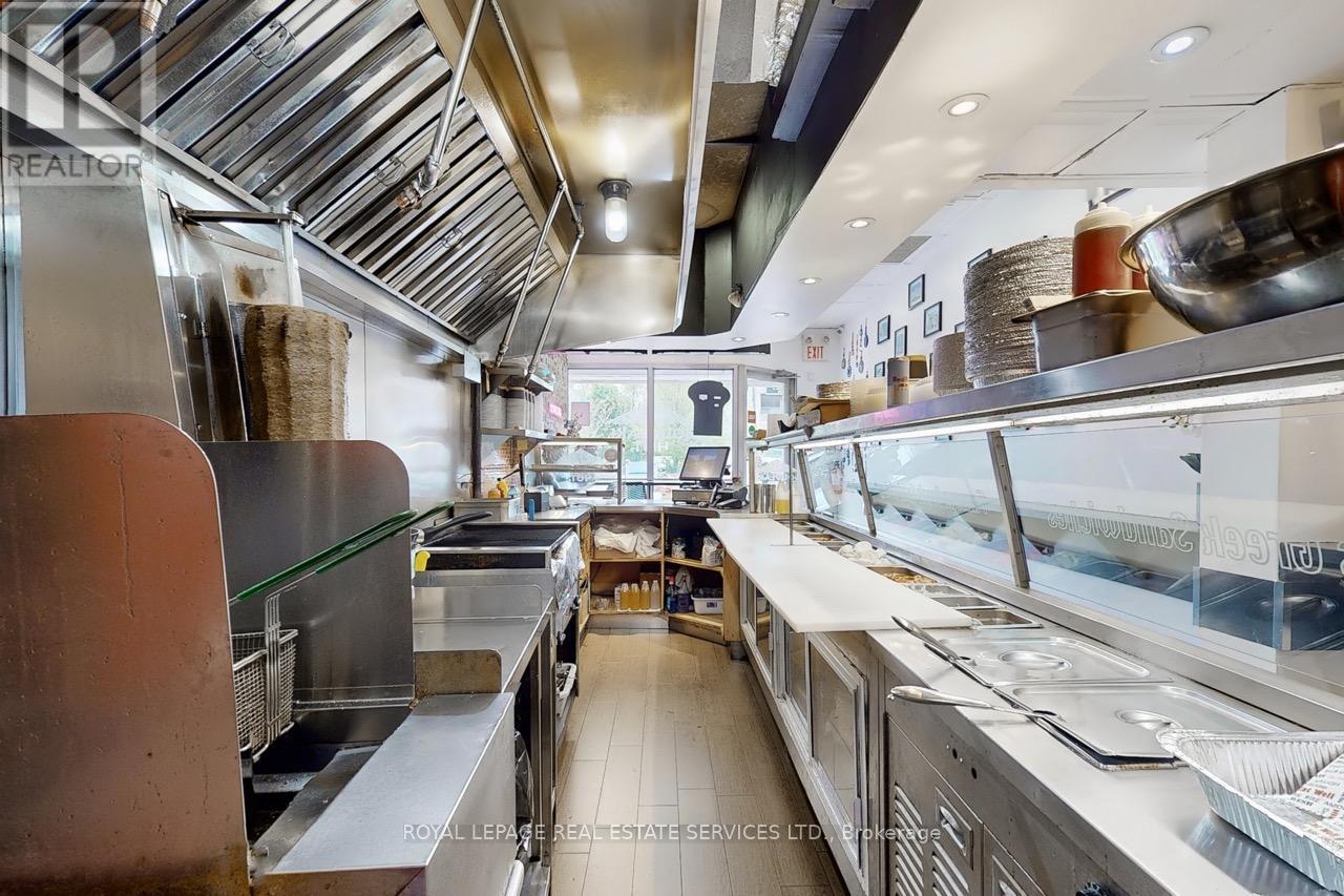 2184 Bloor Street W Property Photo 9