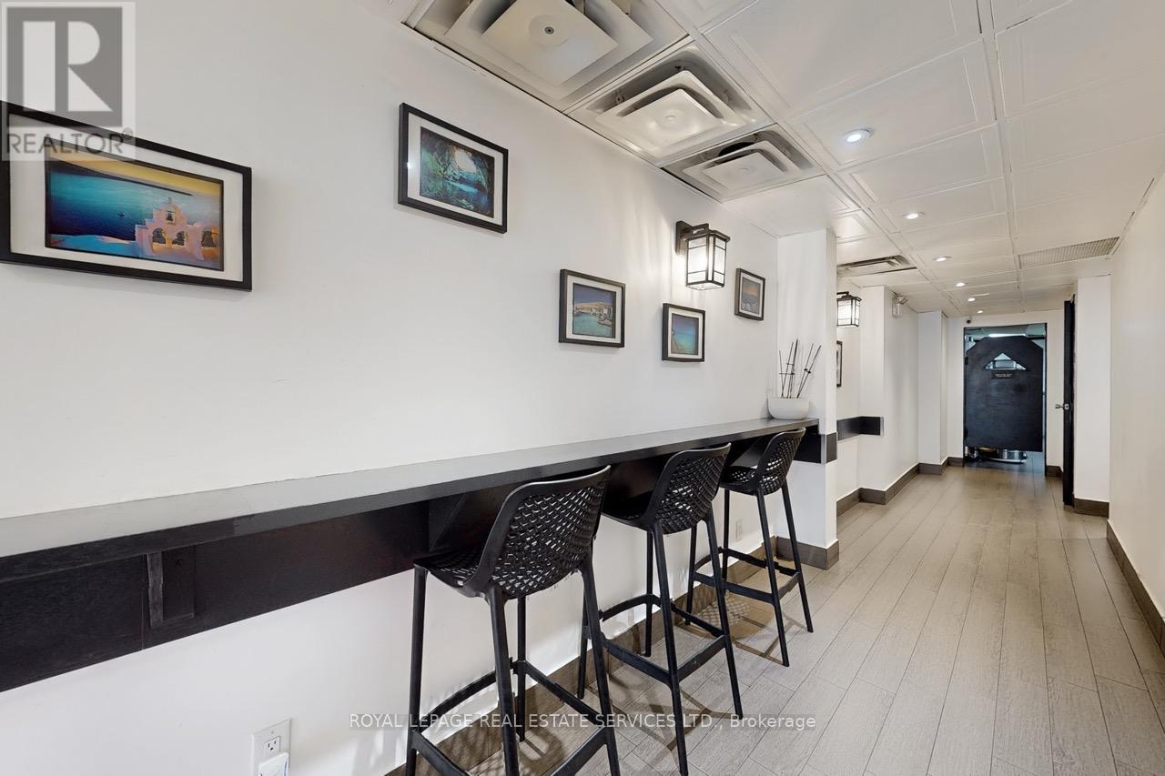 2184 Bloor Street W Property Photo 13