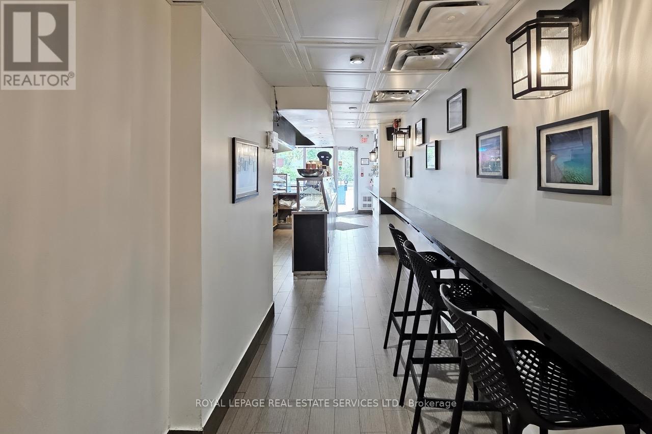 2184 Bloor Street W Property Photo 15