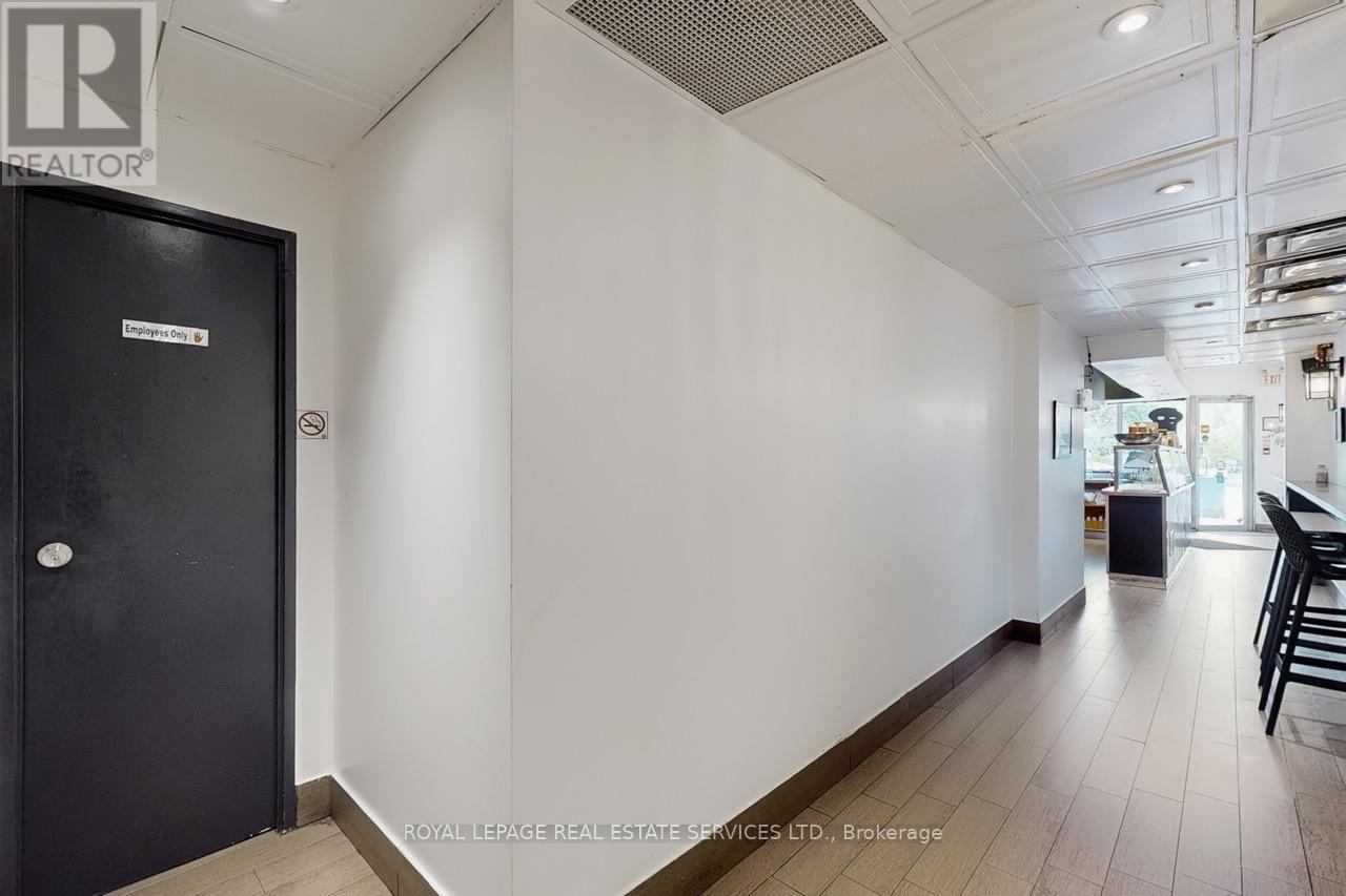 2184 Bloor Street W Property Photo 16