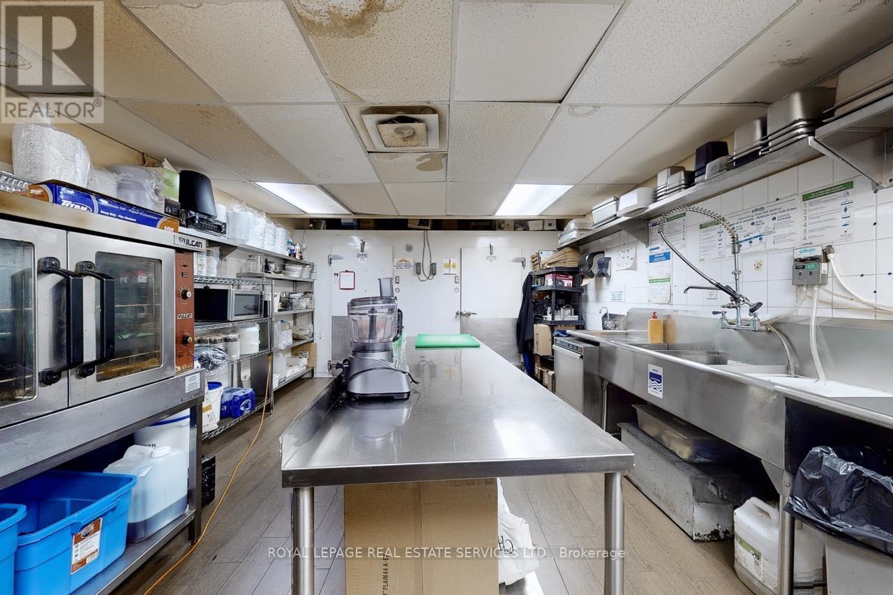 2184 Bloor Street W Property Photo 18