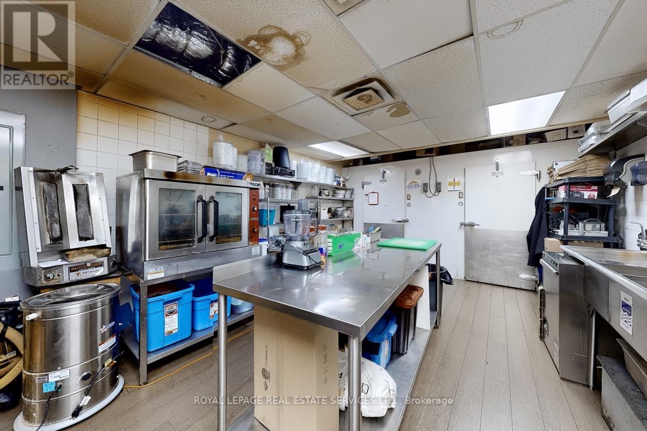 2184 Bloor Street W Property Photo 19