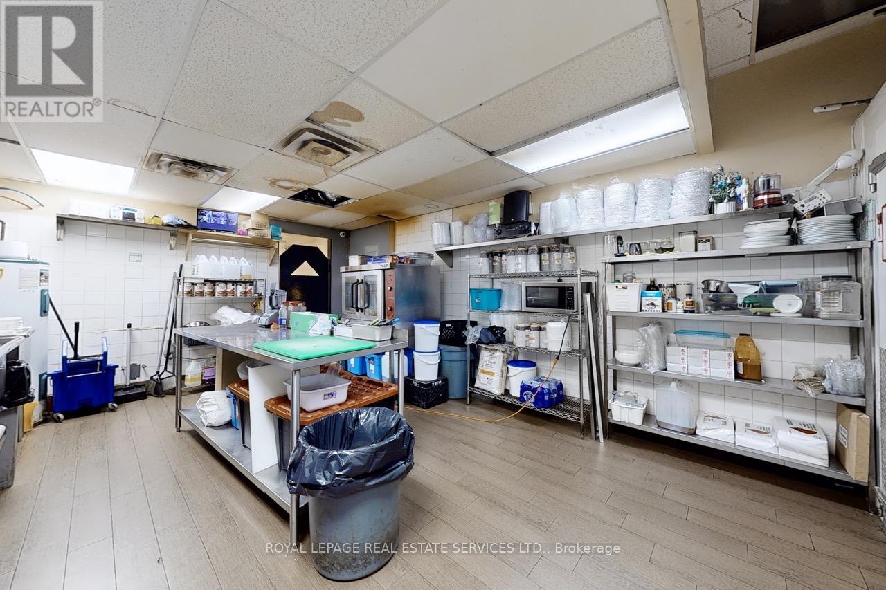 2184 Bloor Street W Property Photo 20