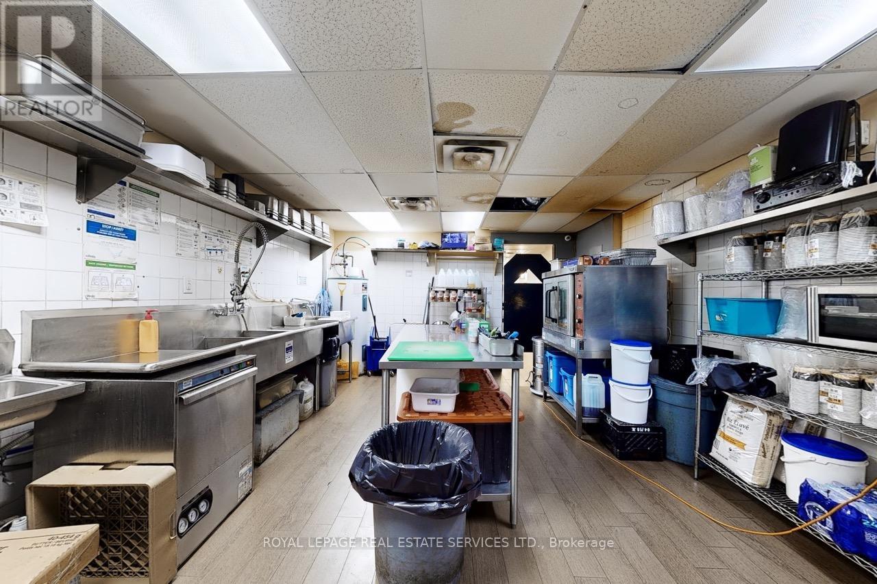 2184 Bloor Street W Property Photo 21