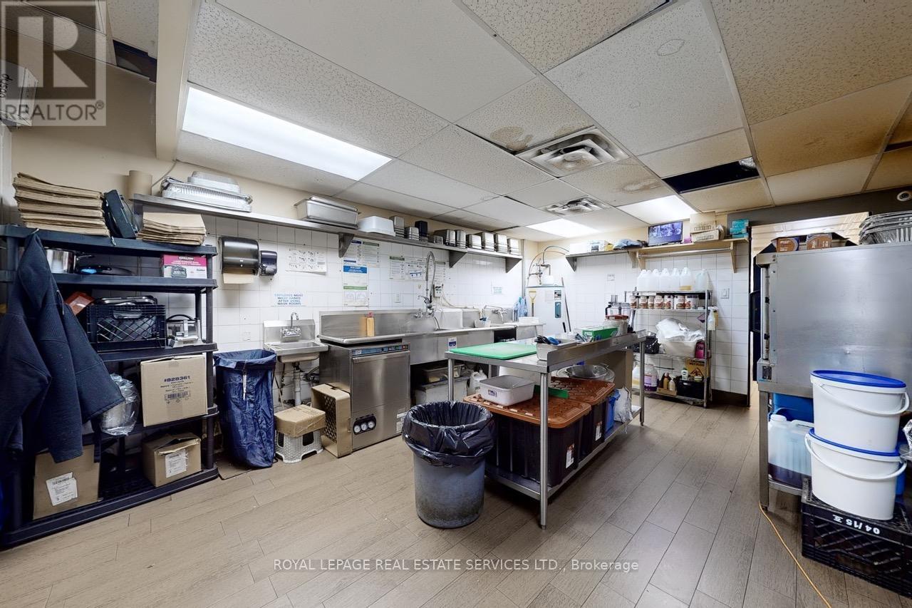 2184 Bloor Street W Property Photo 22