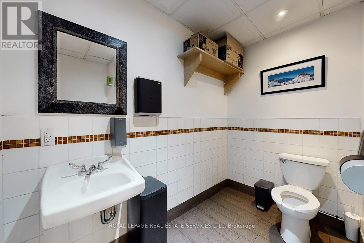 2184 Bloor Street W Property Photo 26