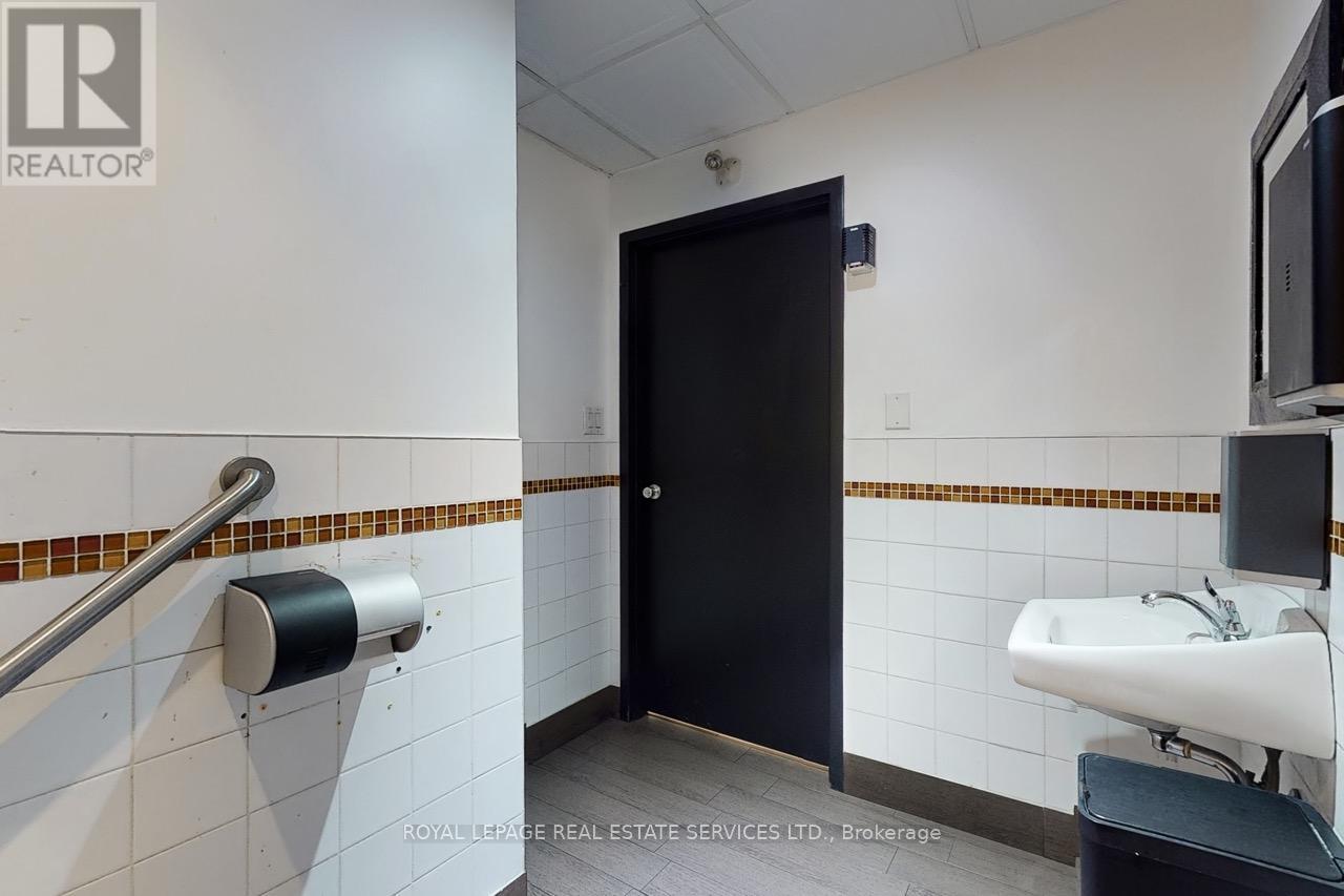 2184 Bloor Street W Property Photo 27