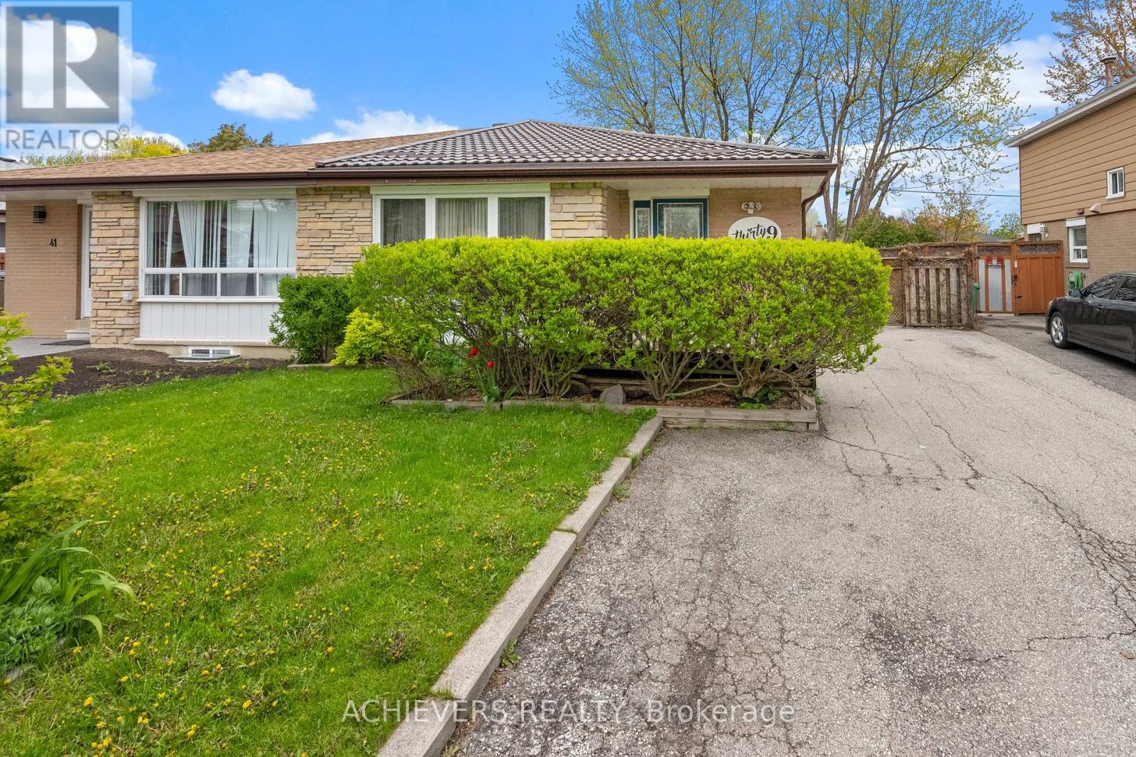 39 Danesbury Crescent Property Photo 1