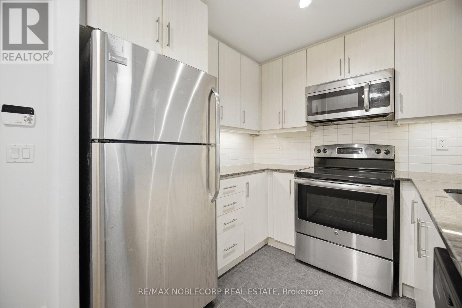 624 - 15 James Finlay Way Property Photo 11