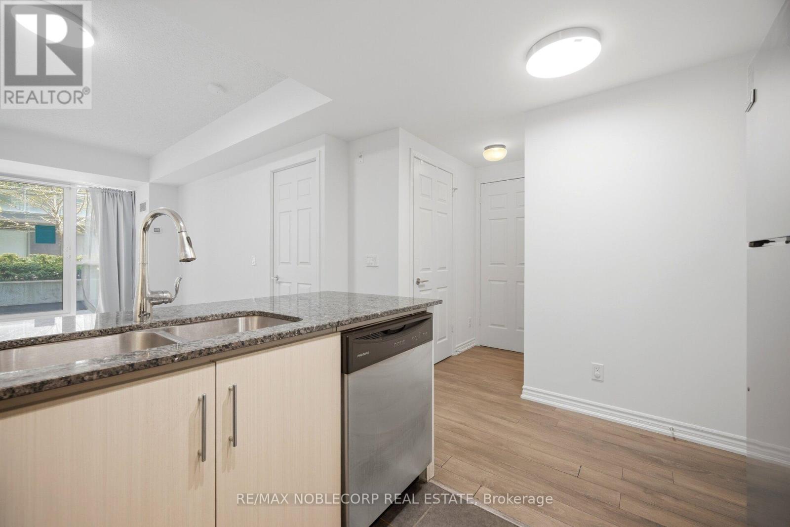 624 - 15 James Finlay Way Property Photo 12