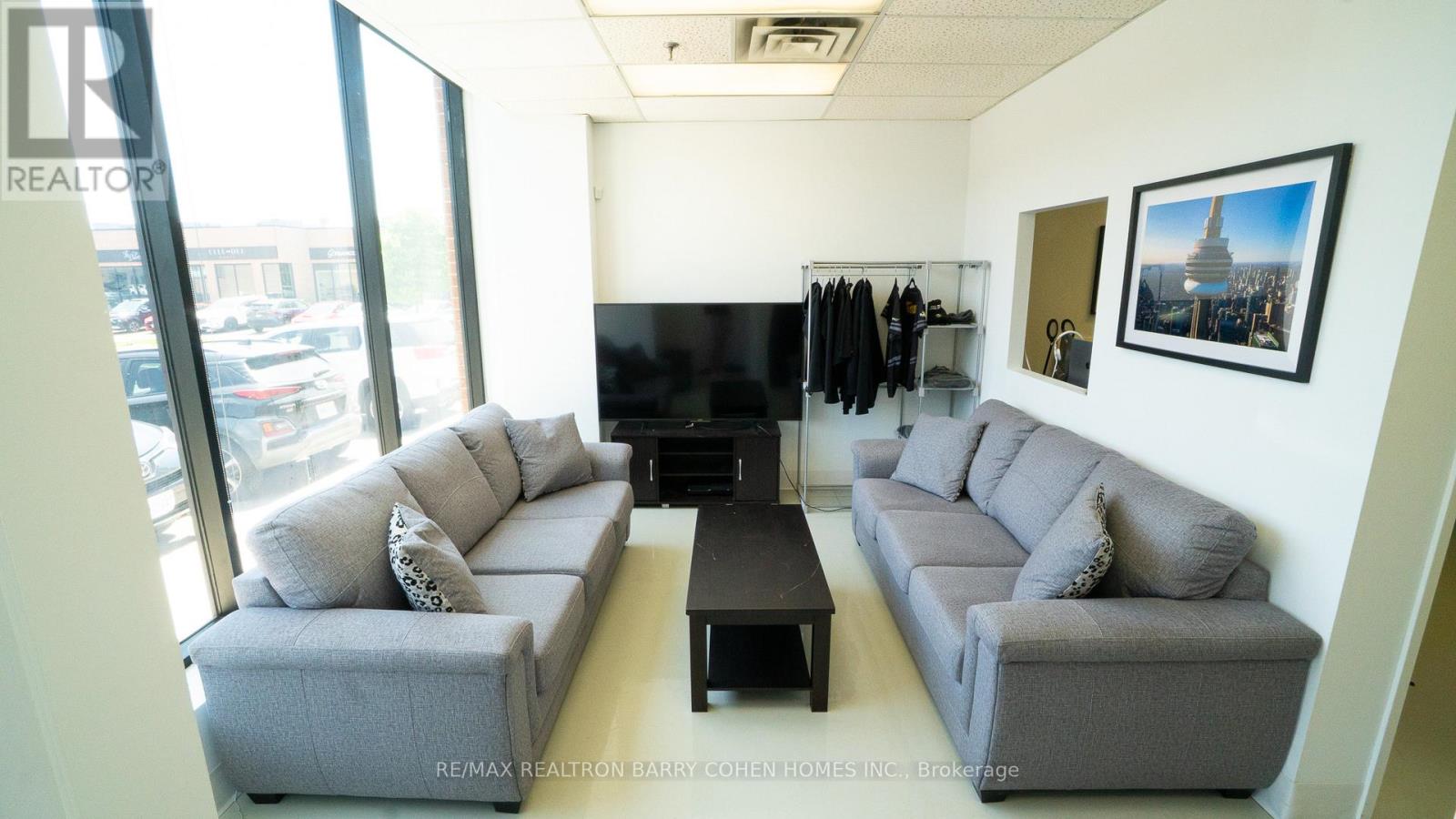 26 - 2700 Dufferin Street Property Photo 4