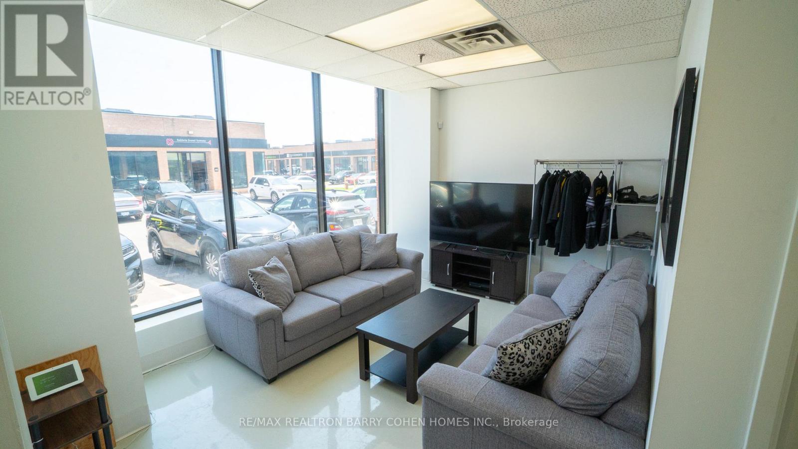 26 - 2700 Dufferin Street Property Photo 5