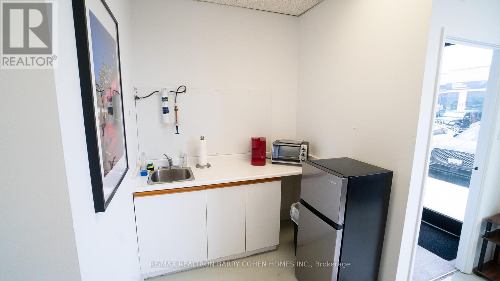 26 - 2700 Dufferin Street Property Photo 8