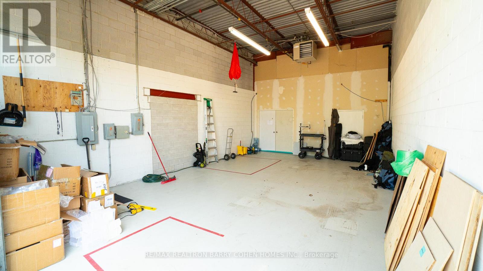 26 - 2700 Dufferin Street Property Photo 18