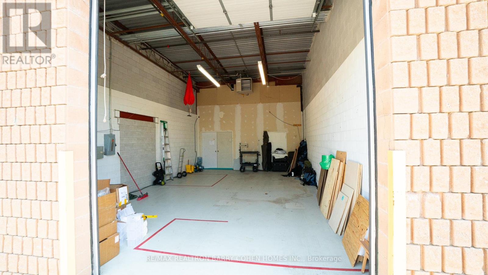 26 - 2700 Dufferin Street Property Photo 19