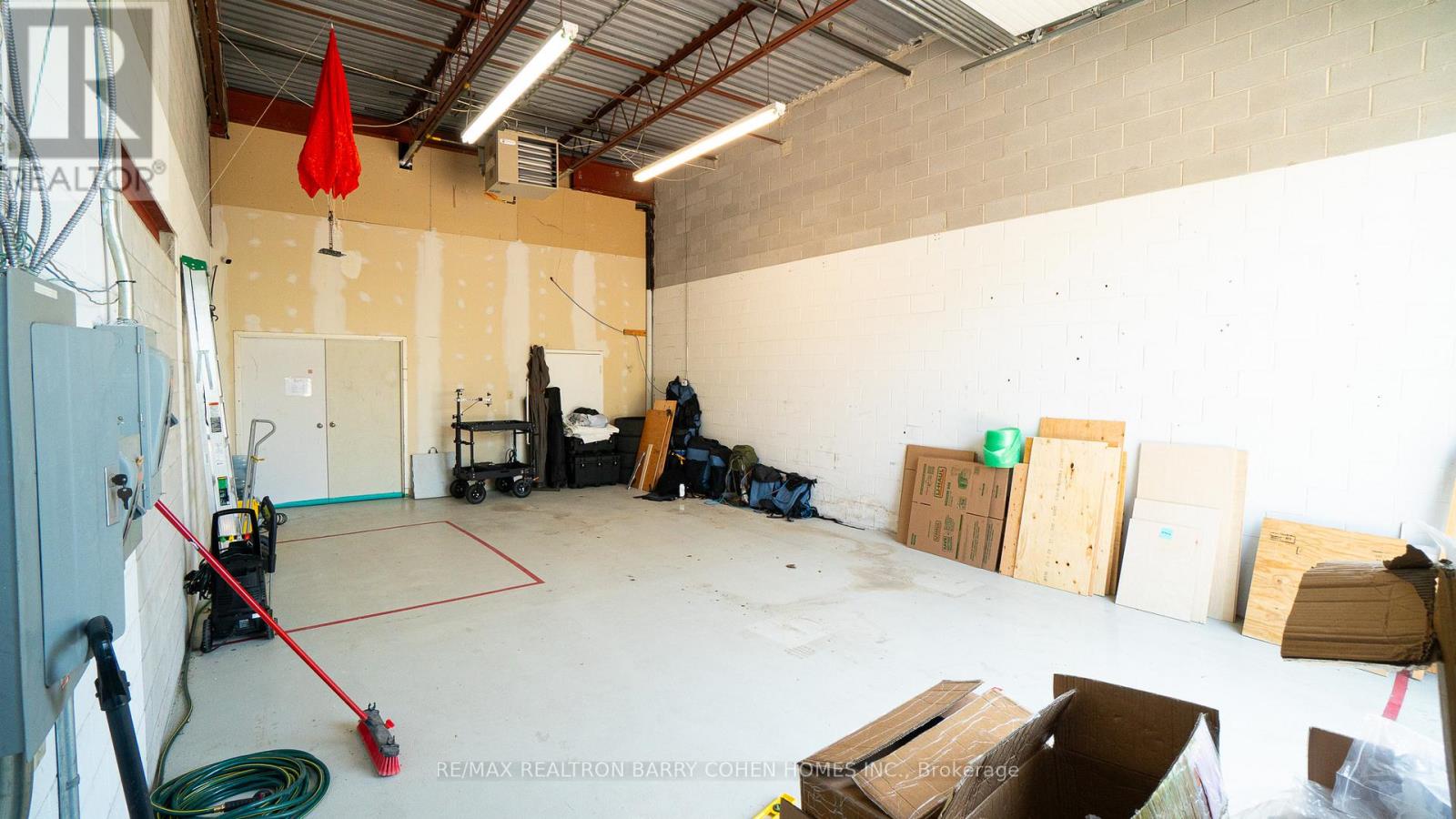 26 - 2700 Dufferin Street Property Photo 20