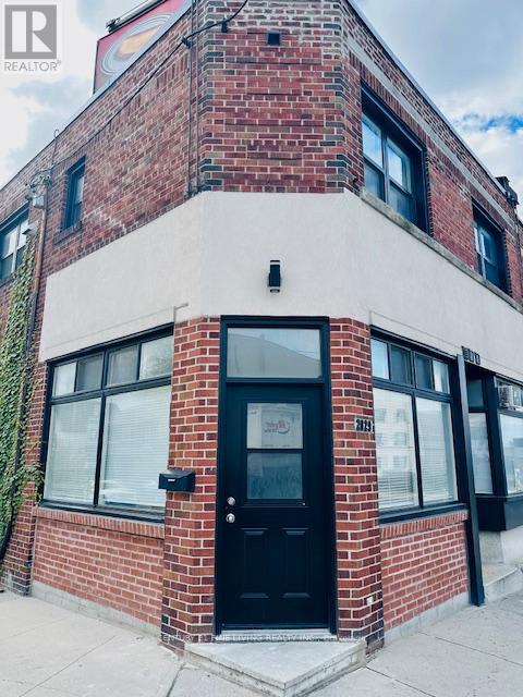 2029-2031 Eglinton Avenue W Property Photo 4