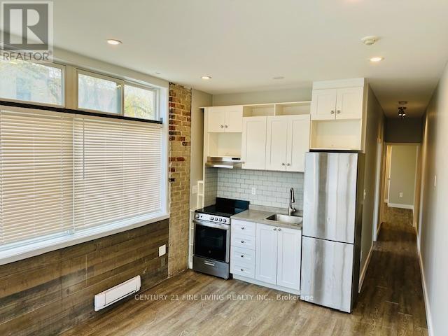 2029-2031 Eglinton Avenue W Property Photo 7